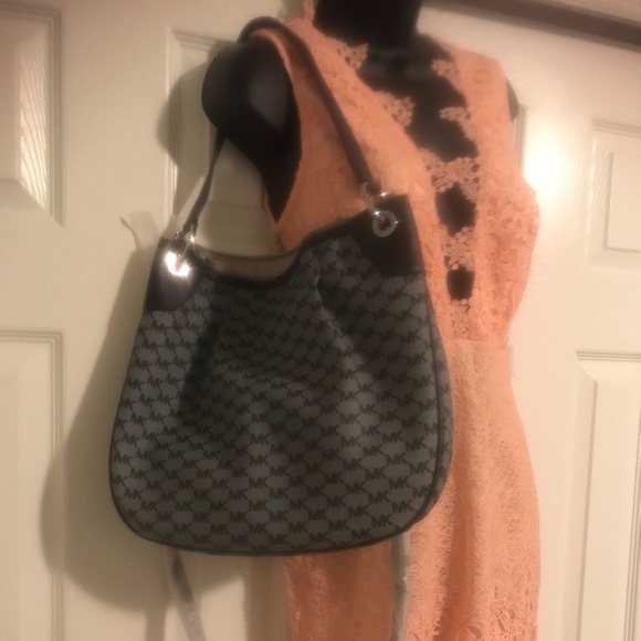 MIchael Kors purse - Picture 3 of 12